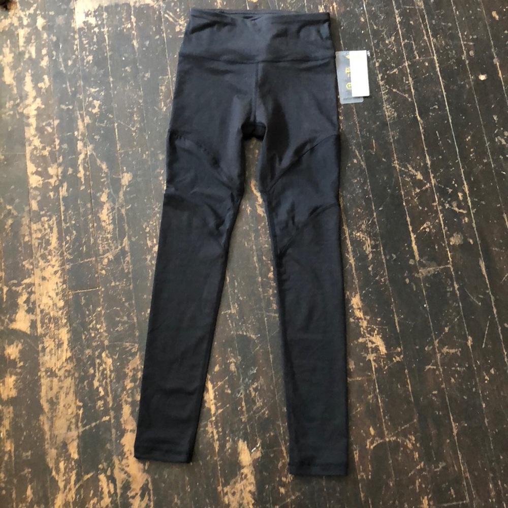 Mesh panel leggings